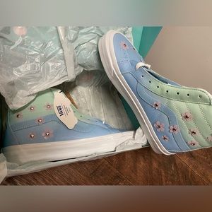 SpongeBob SquarePants Vans! Limited Edition. New!